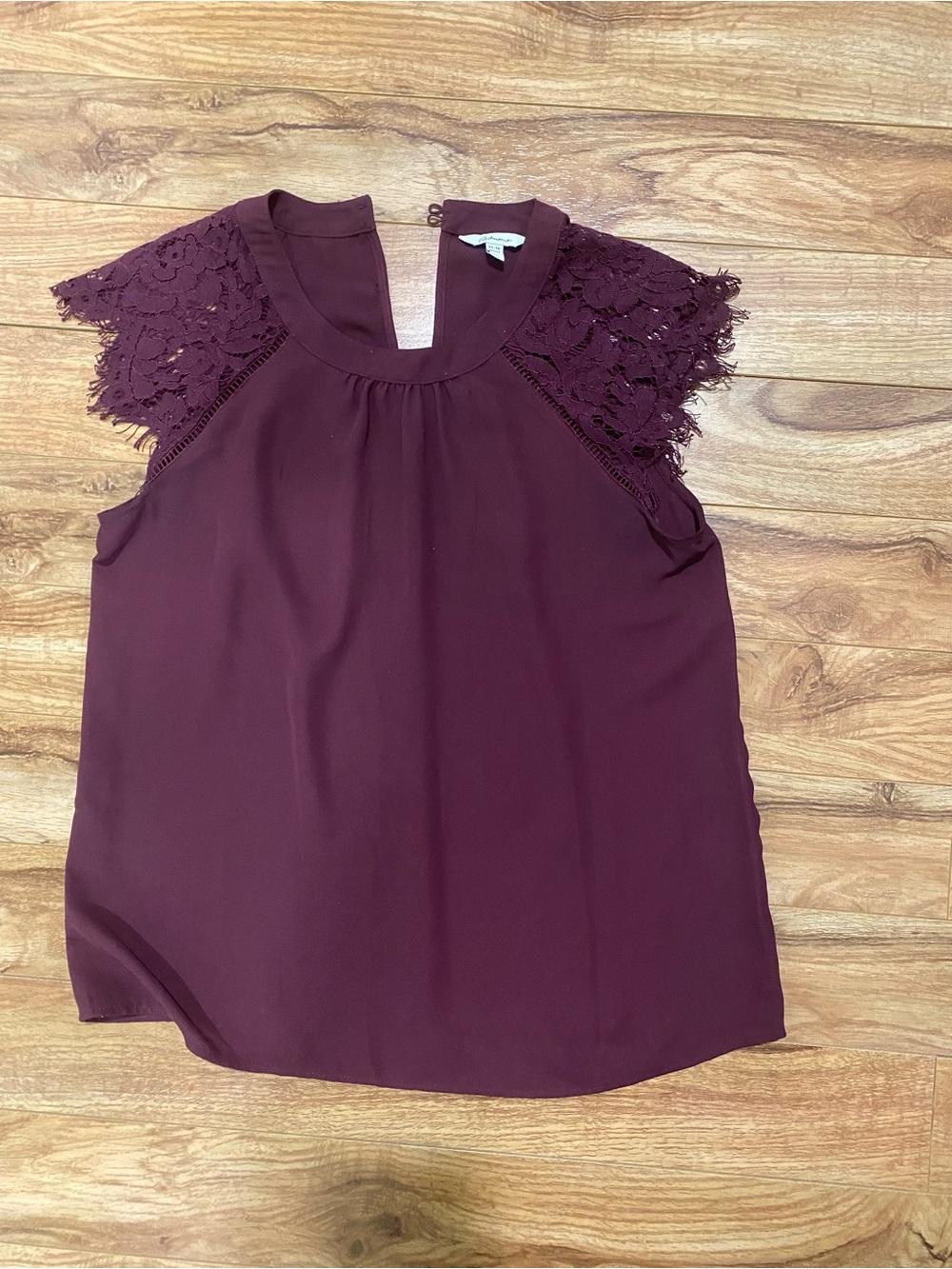 Sleeveless Lace-Trim Women's Top - Wine
